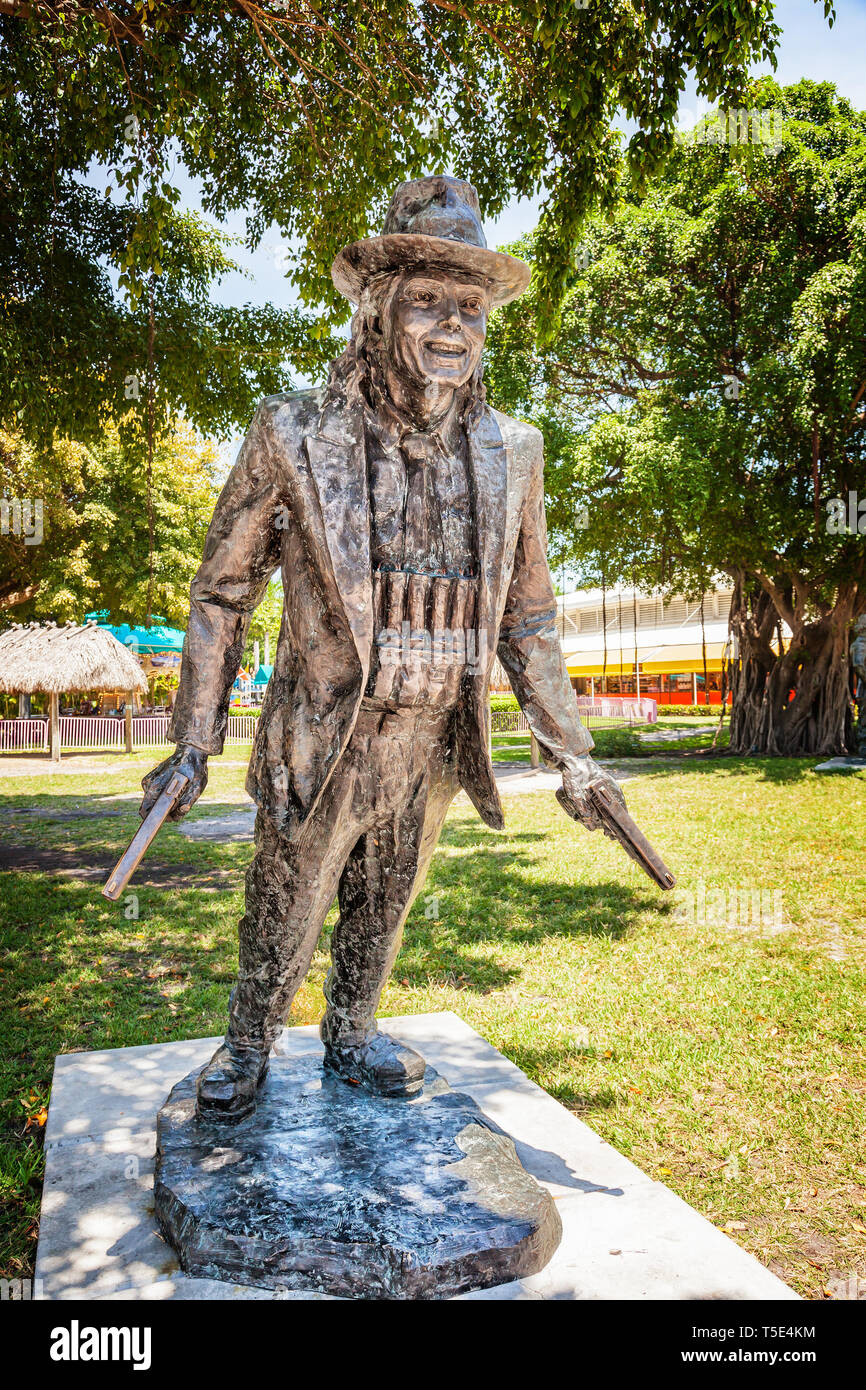 Miami, USA - 10. April 2014: Die große Bronzestatue von Michael Jackson ist einer von neun arbeitet im Bayfront Park für die Art Basel. Die Statuen sind das Werk Stockfoto