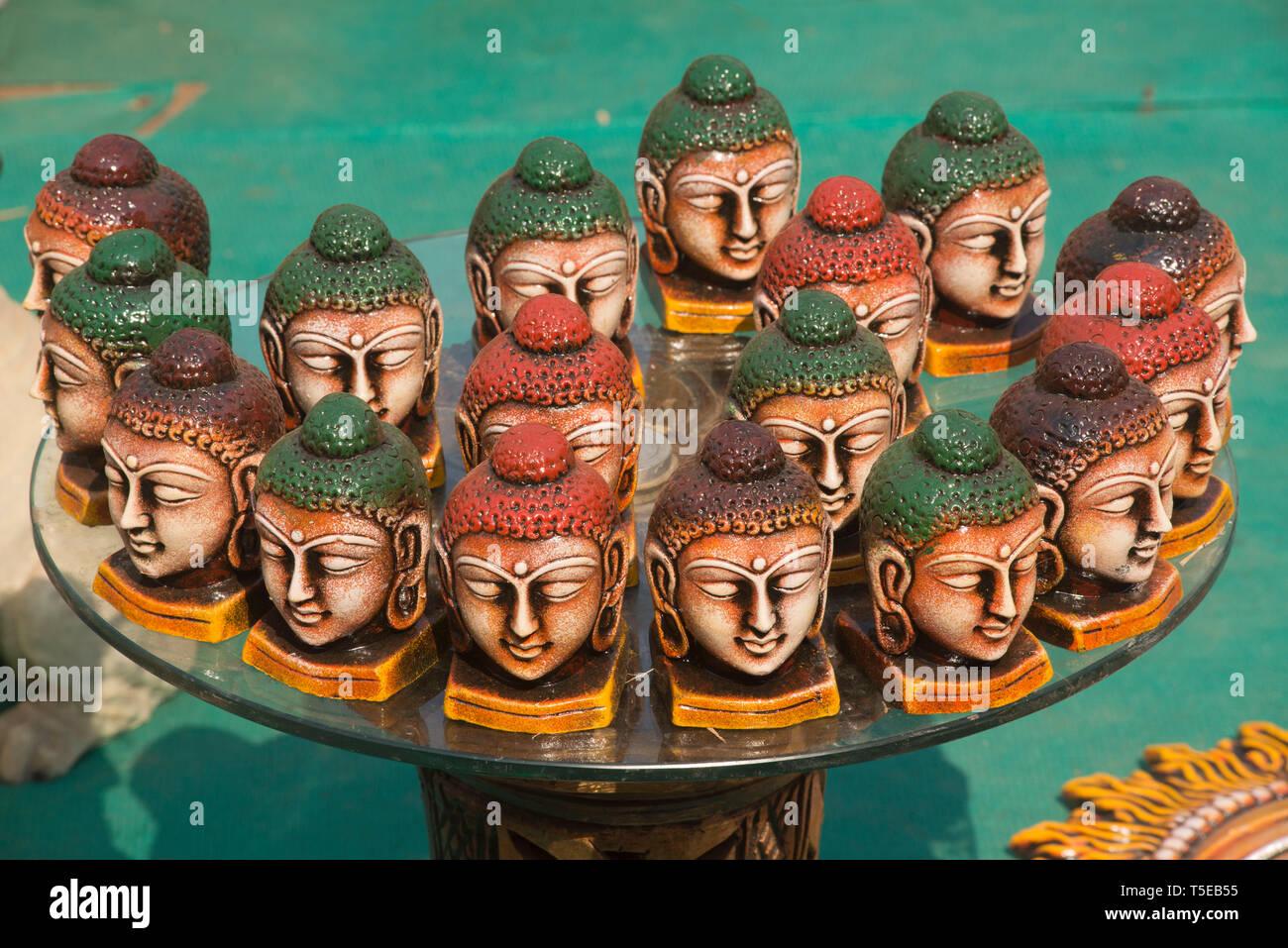 Idole des Lord Buddha, gehalten für verkaufen, Thane, Maharashtra, Indien, Asien Stockfoto