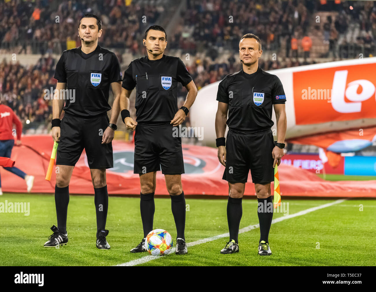 Brüssel, Belgien - 21. März 2019. Rumänische Schiedsrichter Ovidiu Hategan, Octavian Sovre und Sebastian Gheorghe vor der UEFA Euro 2020 Qualifikation matc Stockfoto