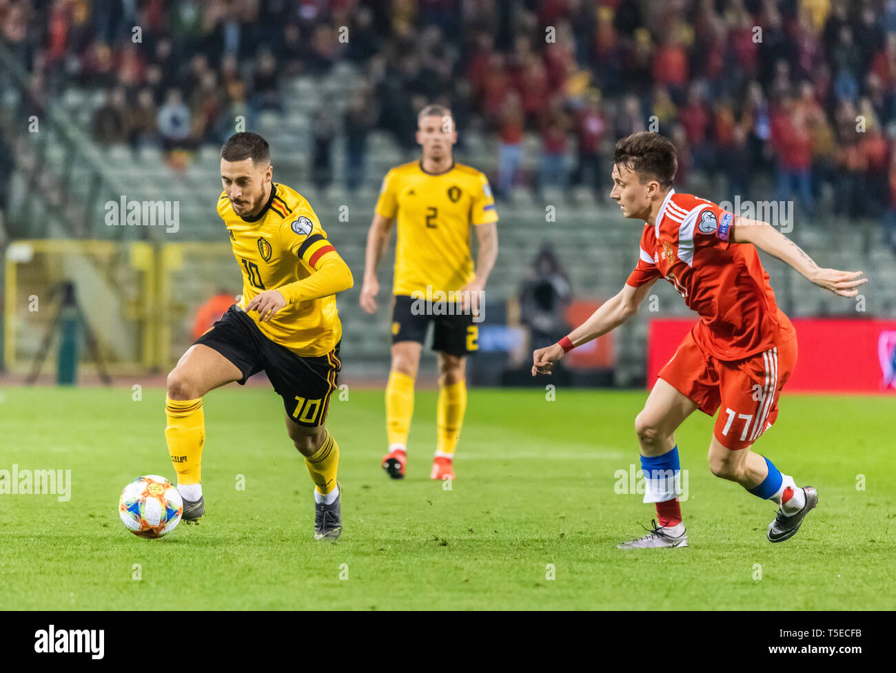 Brüssel, Belgien - 21. März 2019. Belgien national team captain Eden Hazard gegen Russland Nationalmannschaft Mittelfeldspieler Alexander Golovin während der UEFA Eu Stockfoto