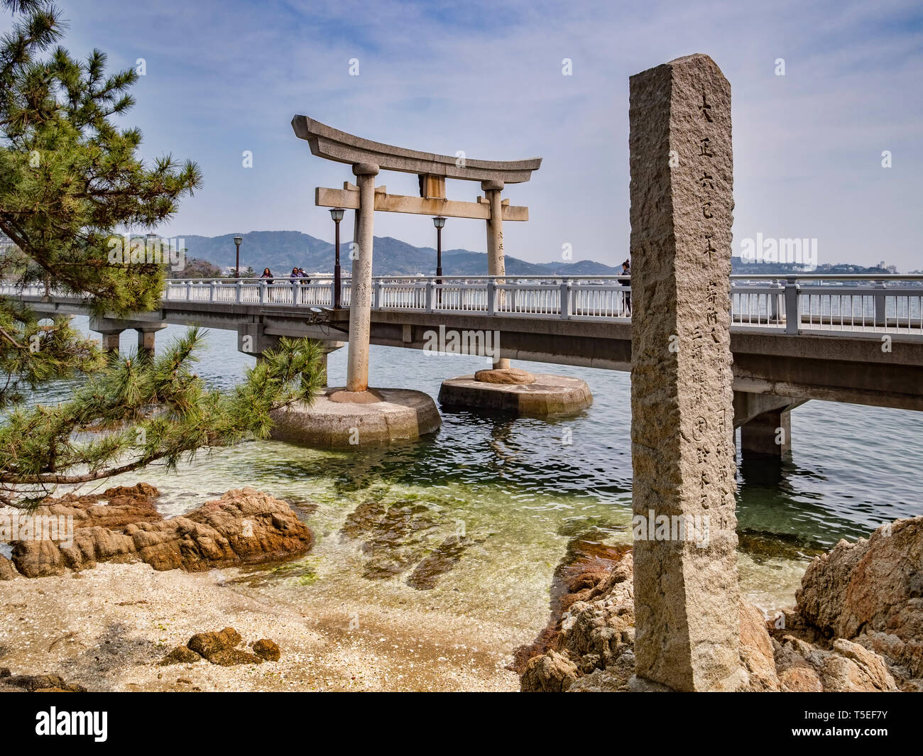 27. März 2019: Gamagori, Japan - Die Brücke auf die Insel Takeshima, Gamagori. Stockfoto