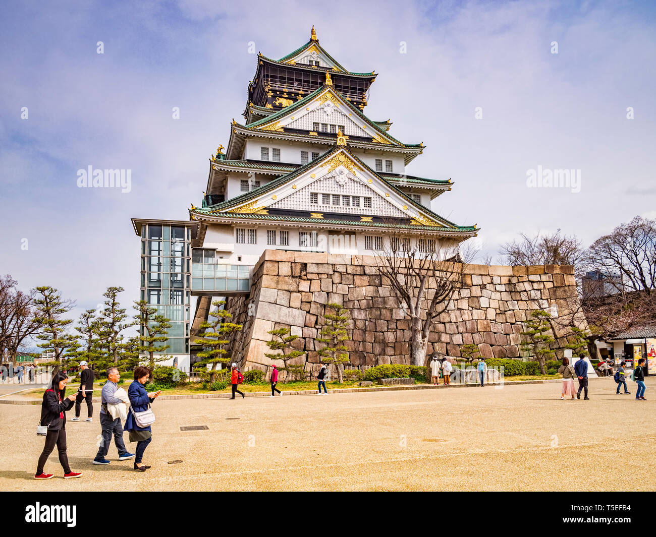 28. März 2019: Osaka, Japan ------ halten Sie die Burg von Osaka, Osaka, Japan Stockfoto