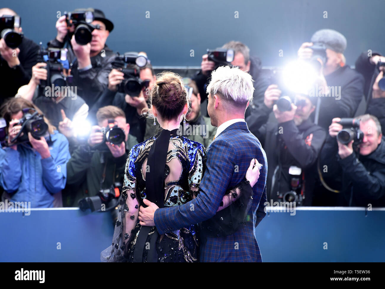 Zac Efron und Lily Collins an der Extrem Böse, erschreckend Bösen und Gemeinen Europäischen Premiere auf das Curzon Mayfair, London statt. Stockfoto