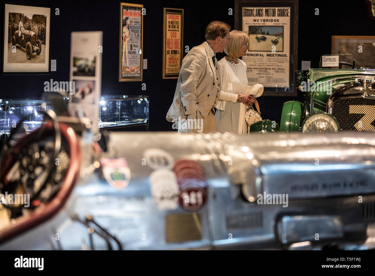 Vorschau von "Zeitalter der Endeavour' Ausstellung zu Bentley bei Bonhams gewidmet, mit Bentley Team Auto "Gewehr" 1928 Le Mans Sieger. Stockfoto