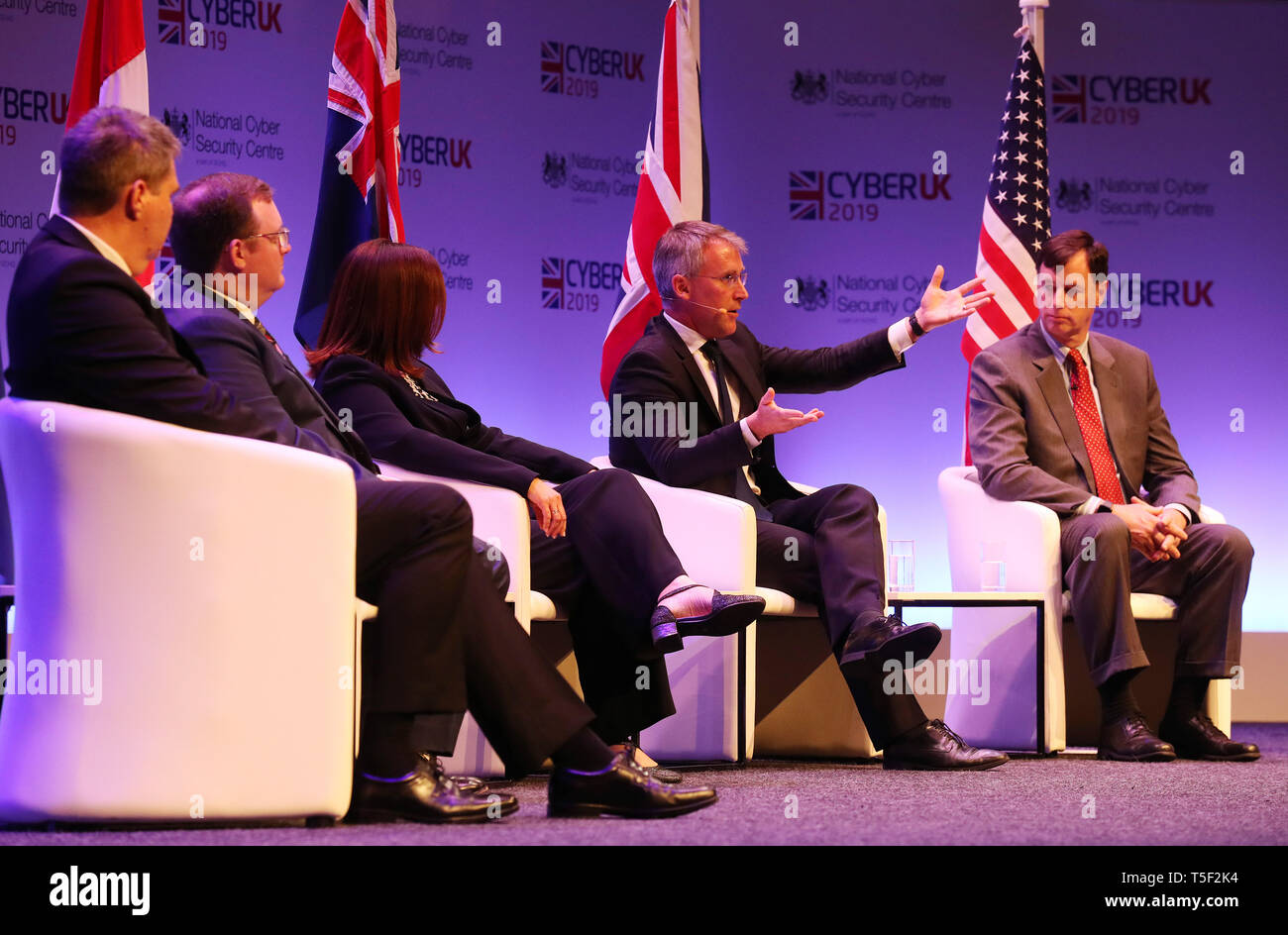 L-r Scott McLeod (Australian Cyber Security Center), Scott Jones (Canadian Cyber Security Center), Jan Thornborough (New Zealand National Cyber Security Center), Ciaran Martin (UK National Cyber Security Center) und Rob Joyce (US Homeland Security Advisor) während fünf Augen Session: Internationale Podiumsdiskussion Cyber Probleme während CYBERUK gehalten an der Schottischen Veranstaltung Campus in Glasgow. Stockfoto