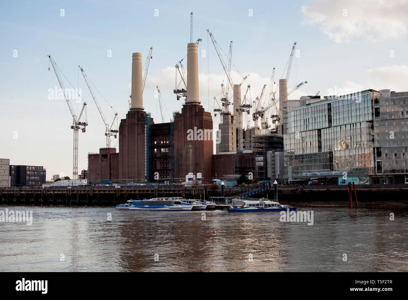 Battersea Power Station renoviert für luxuriöse Apartments. London, Großbritannien Stockfoto