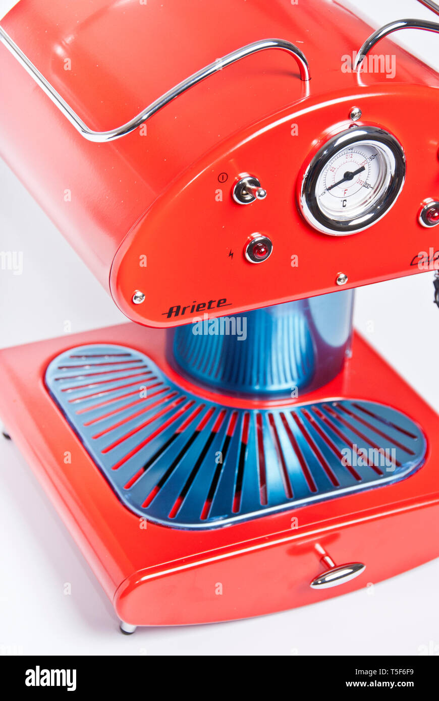 Rot retro style Kaffeemaschine Maschine Stockfotografie - Alamy