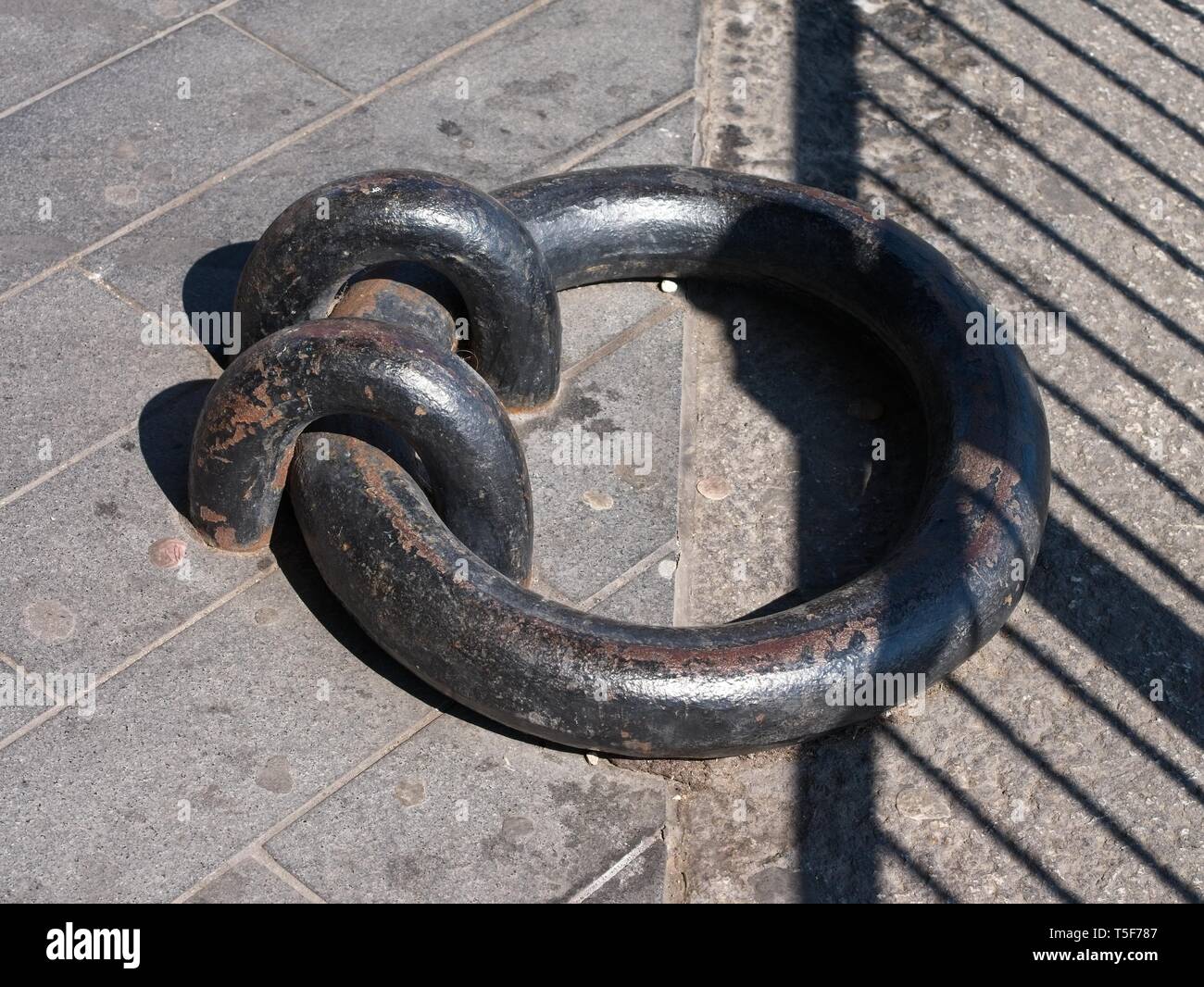 In der Nähe eines alten Eisen dock Ring noch in situ in Canada Water, London, UK. Stockfoto