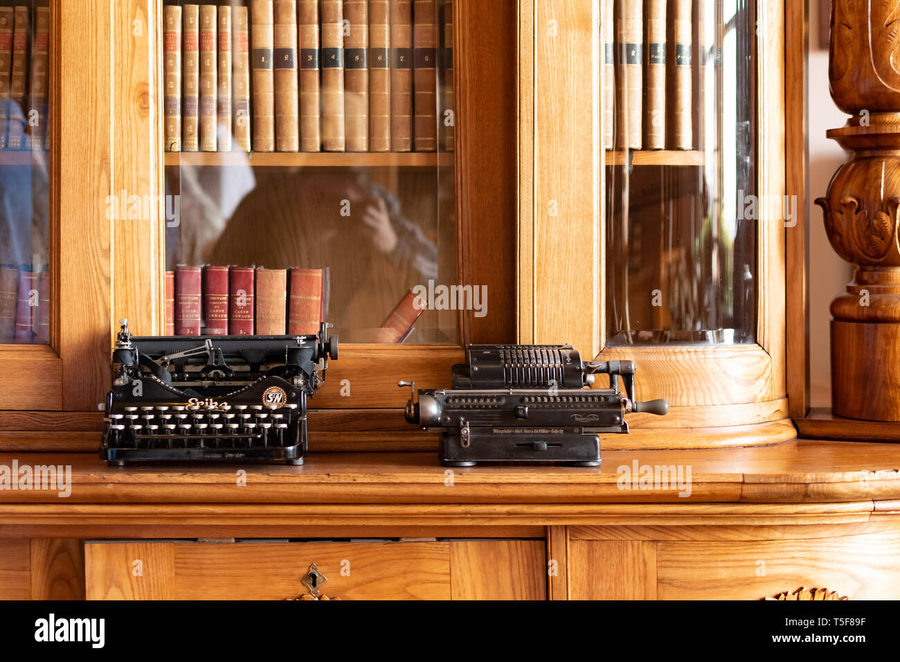 Schloss Radun, Tschechien, 7. April 2019 - Der Innenraum mit schönen alten Bibliothek, Radun Schloss, in der Nähe der Stadt Opava entfernt Stockfoto