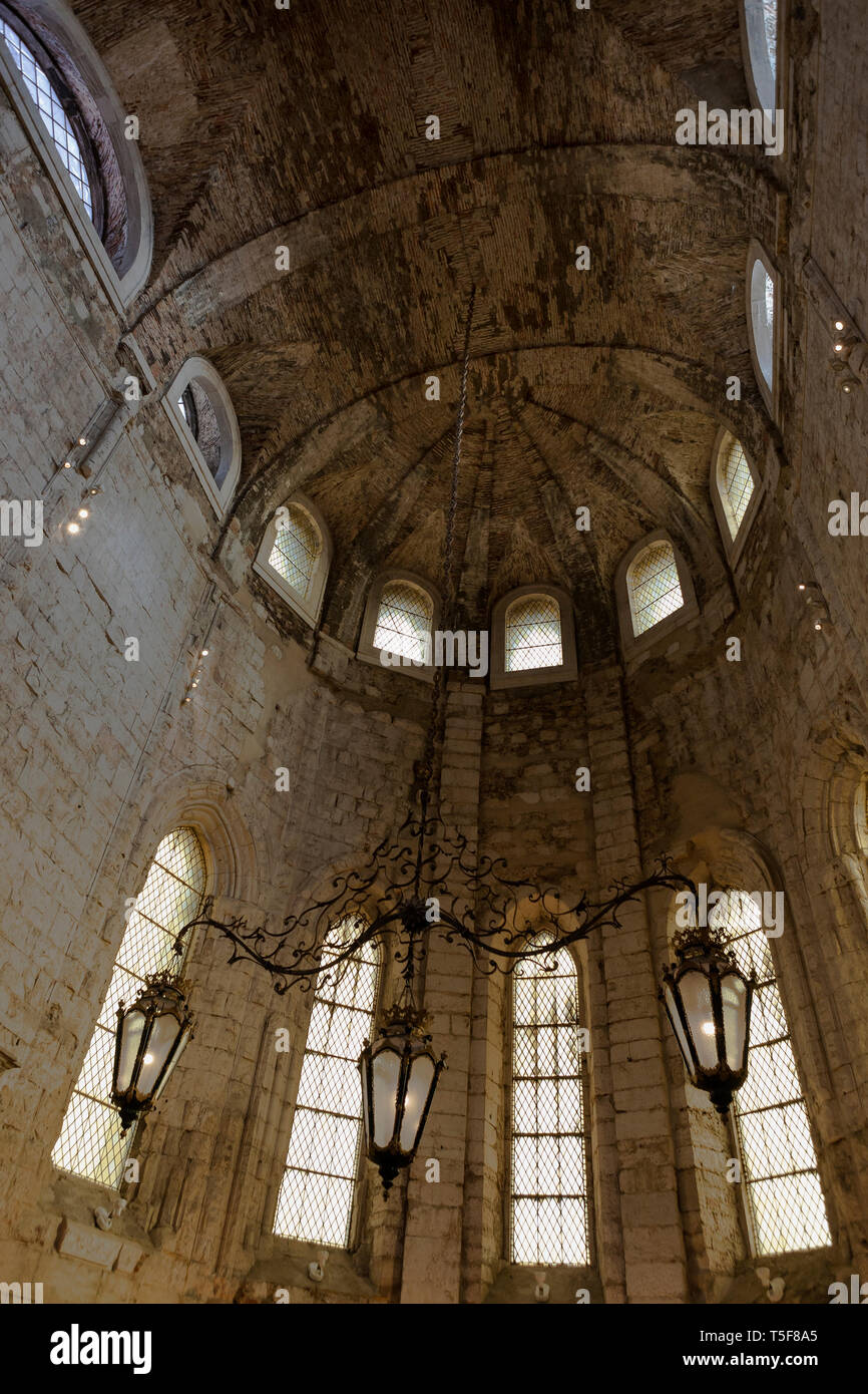 Apsis der Convento do Carmo, Gehäuse das Archäologische Museum, Sacramento, Lissabon, Portugal Stockfoto