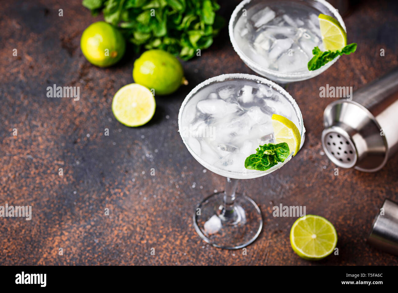Margarita Cocktail mit Limetten und Eis Stockfoto