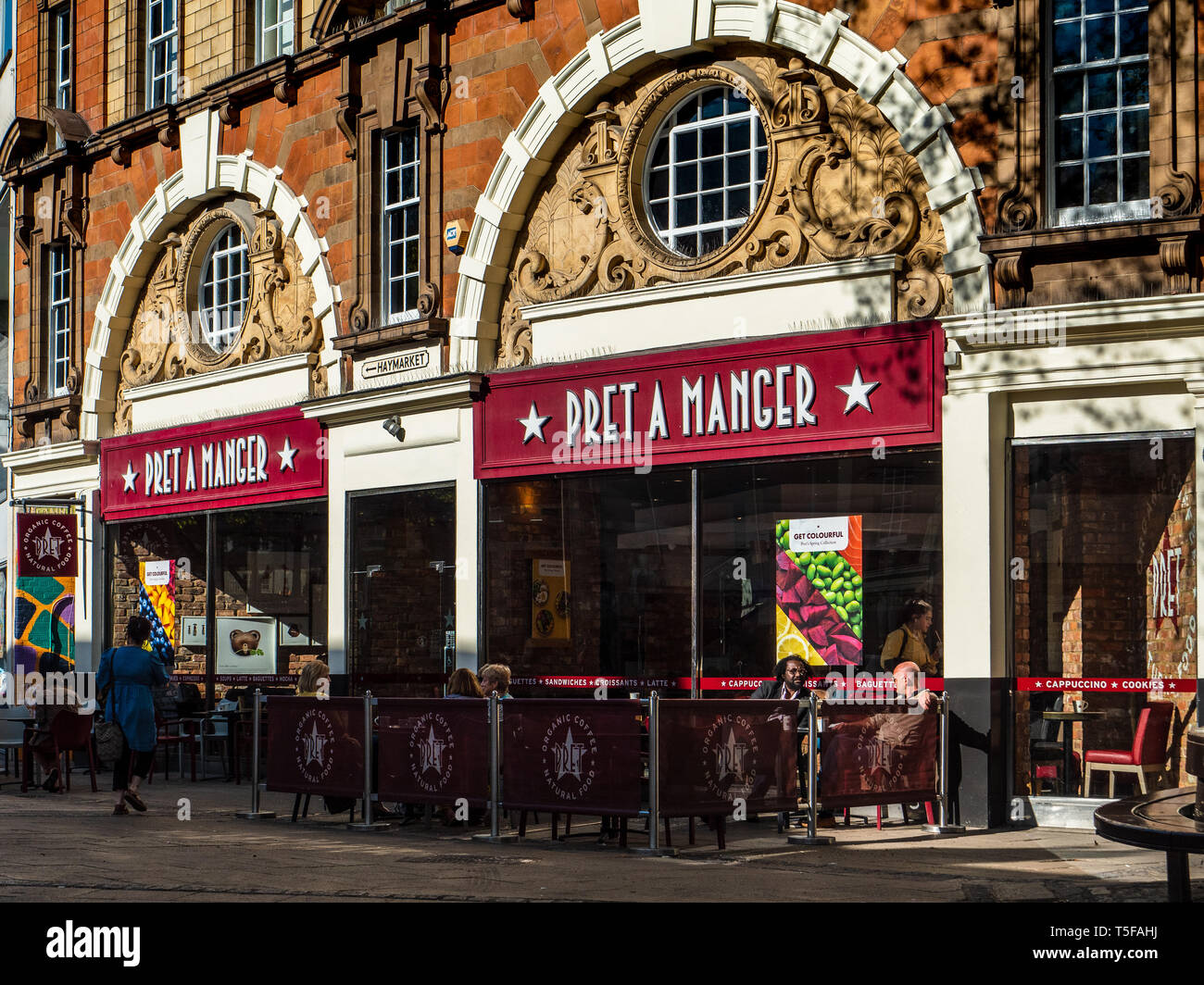 Pret a Manger store - der Pret A Manger Sandwich und Kaffee shop im Haymarket in Norwich, Großbritannien. Pret ist eine in Großbritannien ansässige Kette 1983 gegründet. Stockfoto