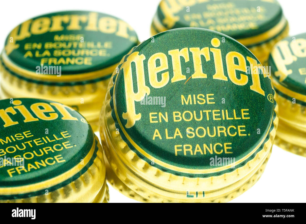 Perrier Flasche Oberseiten, Perrier ist eine französische Marke der natürlichen Mineralwasser von der Quelle in Vergeze. Stockfoto