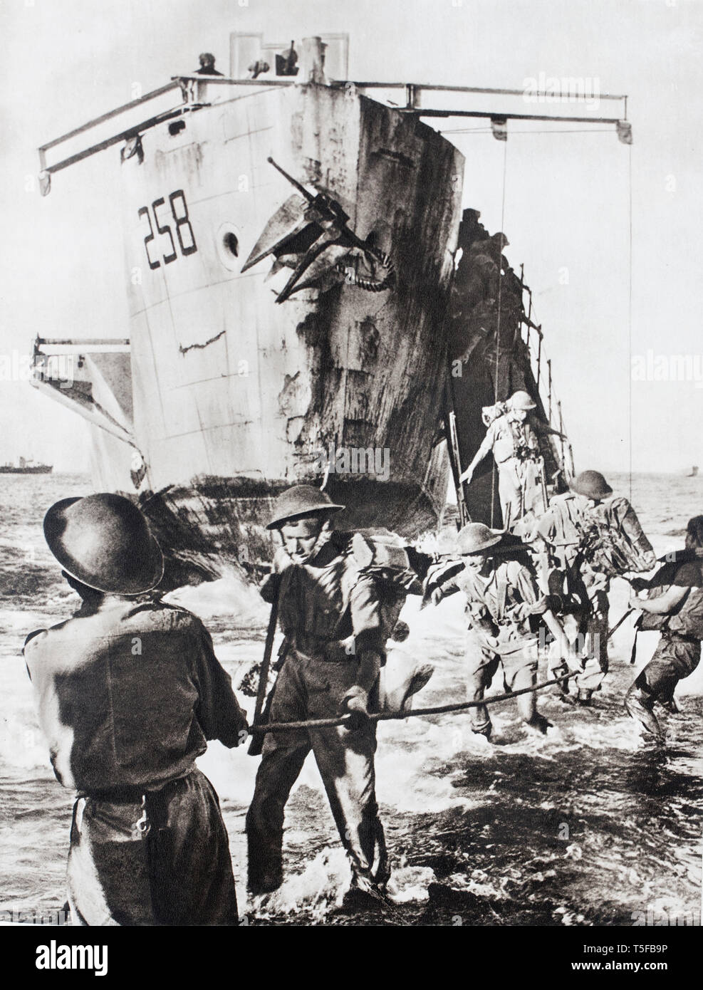 Schlacht für Frankreich. 1944. Die Alliierten müssen die Tore der Festung Europa gezwungen. Die Frachtschiffe sind ständig mit Verstärkungen, die Th machen Stockfoto