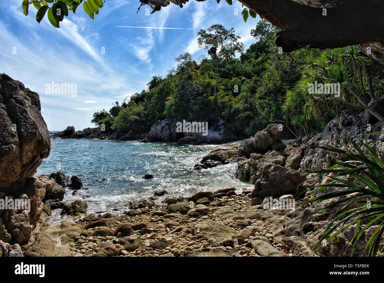 Geheime Patai Galah Beach auf Koh Lipe, Thailand Stockfoto