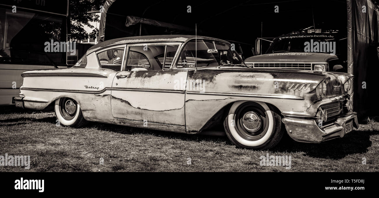 BERLIN - Mai 05, 2018: Full-size Auto Chevrolet Bel Air Coupé (dritte Generation). Sepia. Stockfoto