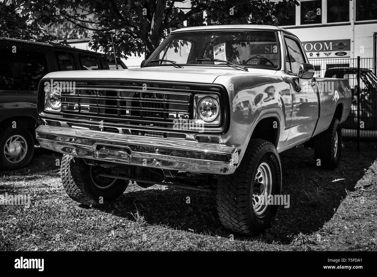 BERLIN - Mai 05, 2018: Full-size Pickup Truck Dodge W200 Fleetside, 1974. Schwarz und Weiß. Stockfoto