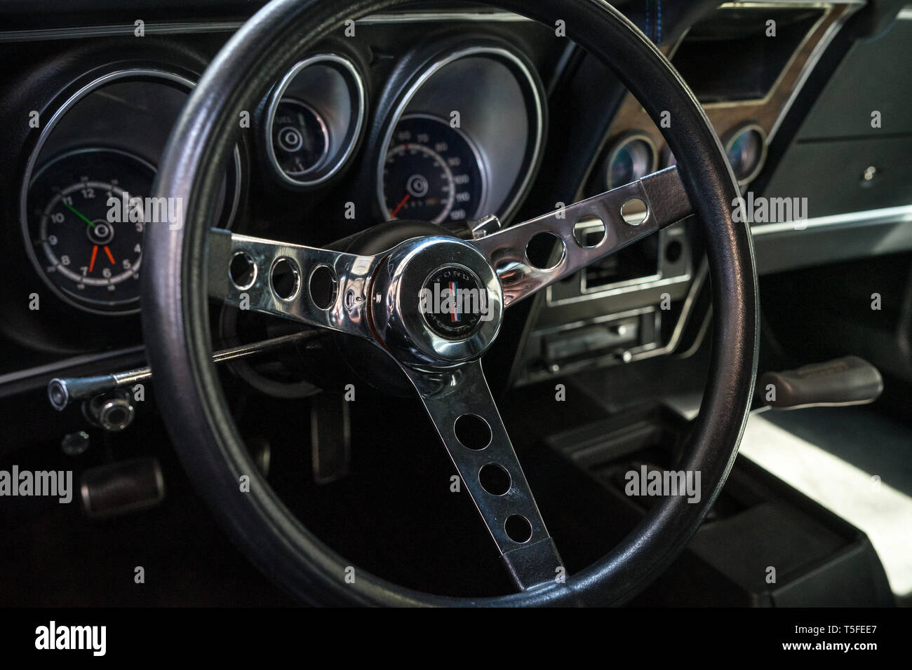 Speedometer Steering Wheel Ford Mustang Stockfotos
