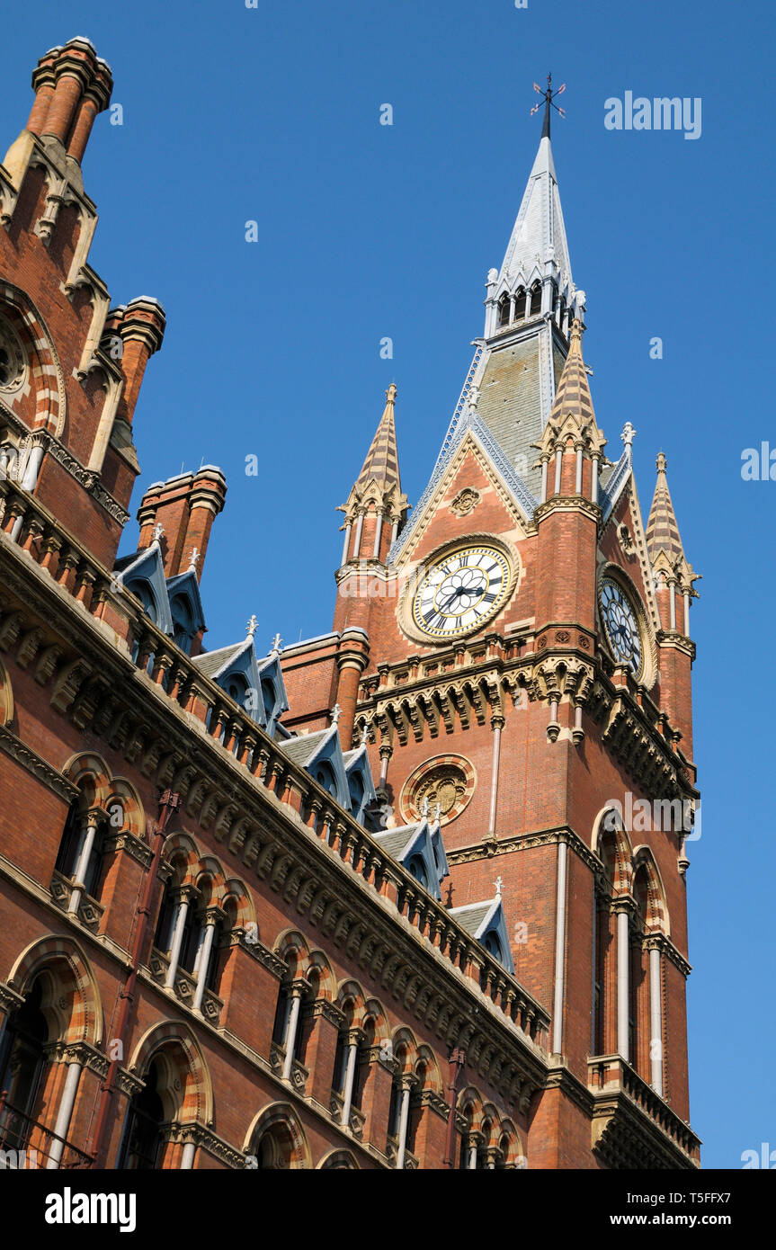 Renaissance Hotel in London St Pancras Clock Tower, internationalen Bahnhof St. Pancras, Euston Road, London, England, Großbritannien Stockfoto