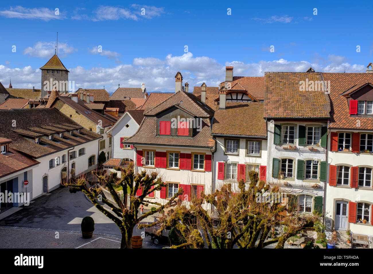 Schweiz, Freiburg, Murten, Blick über die Dächer der historischen Altstadt Stockfoto