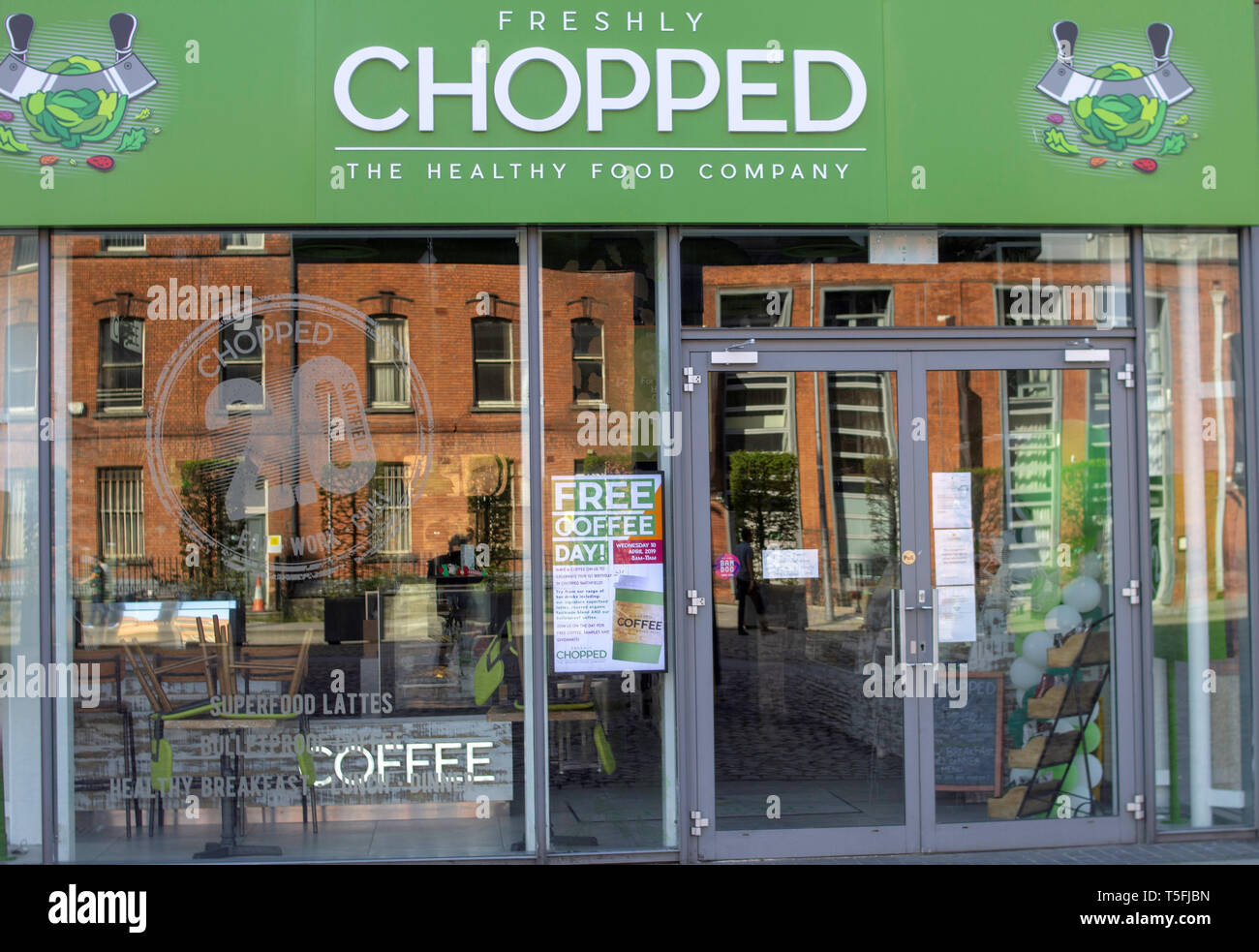 Ein Zweig der gehackt Food Company Restaurant Feinkost in Smithfield, Dublin, Irland. Stockfoto