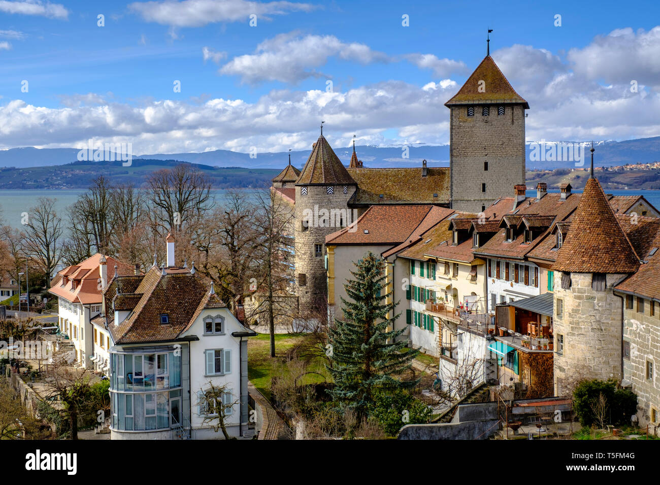 Schweiz, Freiburg, Murten, Murten Palace, Altstadt, in der Rückseite Murtensee Stockfoto