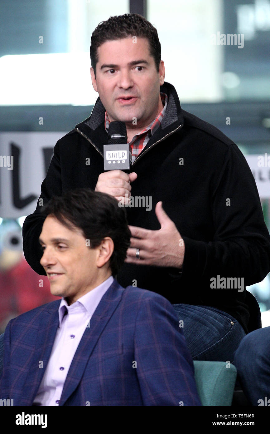 New York, USA. 24 Apr, 2019. Jon Hurwitz am Bau reihe, diskutieren Saison 2 der YouTube Premium Serie "Cobra Kai' am Bau Studio am 24. April 2019 in New York, NY Credit: Steve Mack/S.D. Mack Bilder/Alamy Stockfoto