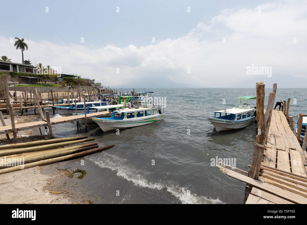Guatemala Mittelamerika - Boote am Rande der Atitlan See, Guatemala, Lateinamerika günstig Stockfoto