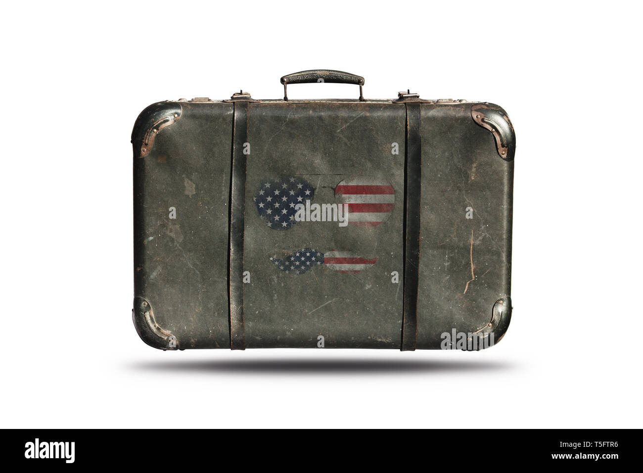 Travel Vintage Leder Koffer mit amerikanischer Flagge in Form von  Sonnenbrillen und Schnurrbärte. Glücklich 4. Juli, Tag der Unabhängigkeit  Vereinigte Staaten von Amerika Stockfotografie - Alamy