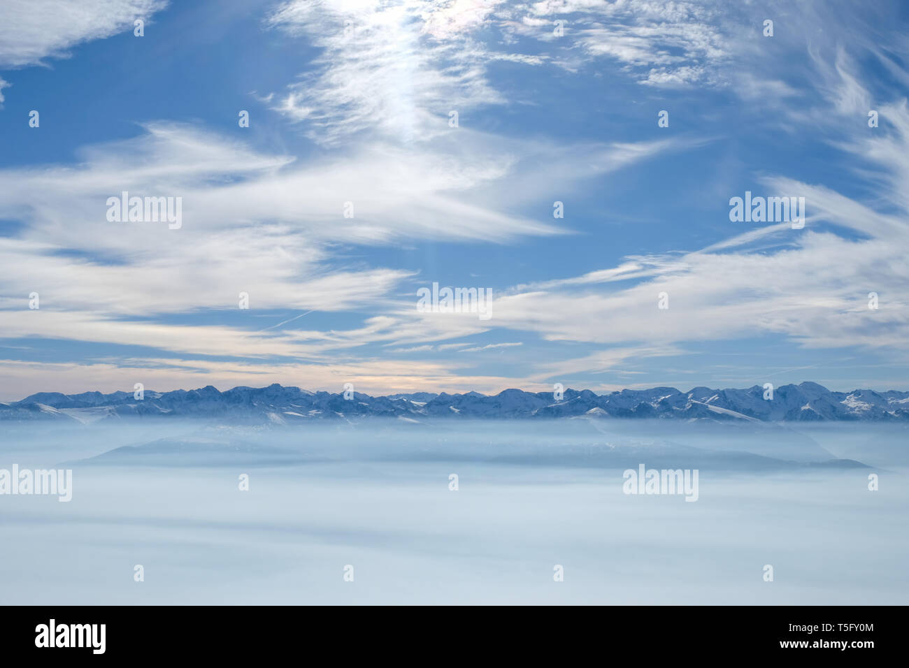 AYER, Frankreich - Dezember 10: Oben auf den Bergen in Ayer, Wallis, Ayer, Suisse am 10. Dezember 2016 in Ayer, Frankreich. Stockfoto