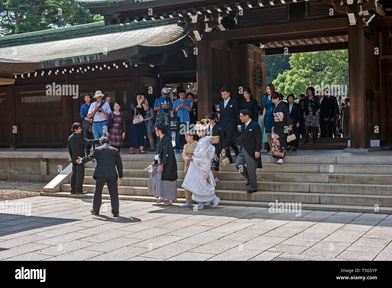 Hochzeit in der Meiji Jingu, (Meiji Schrein) Gründen in Shibuya, Tokio, Japan Stockfoto