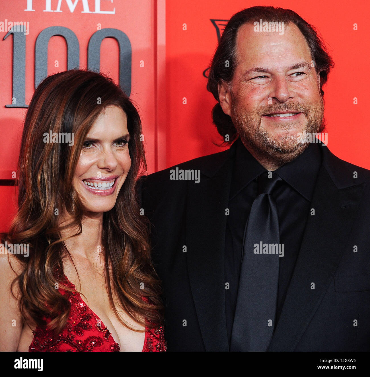 MANHATTAN, NEW YORK CITY, NEW YORK, USA - 23. April: Lynne Benioff, CEO Marc Benioff kommen an die 2019 mal 100 Gala im Frederick S. Rose Hall bei Jazz at Lincoln Center" am 23. April 2019 in Manhattan, New York City, New York, United States. (Foto durch Image Press Agency) Stockfoto