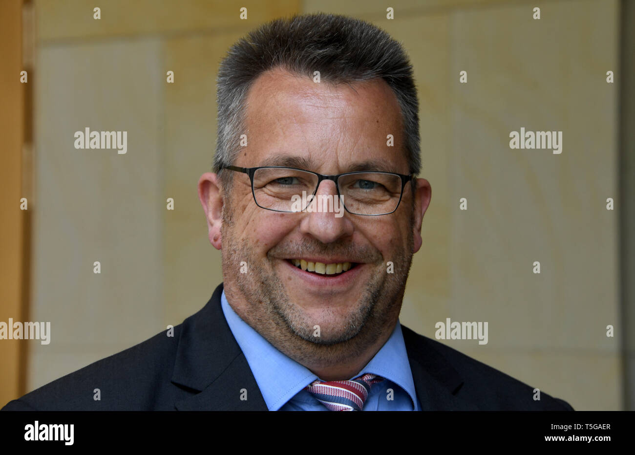 Kiel, Deutschland. 24 Apr, 2019. Stefan Studt, Geschäftsführer der Bundesgesellschaft für Endlagerung im Landeshaus. In Kiel, eine bundesweite Reihe von Informationsveranstaltungen auf die Suche nach einem Endlager für hochradioaktive Abfälle wird in den Abend starten. Credit: Carsten Rehder/dpa/Alamy leben Nachrichten Stockfoto