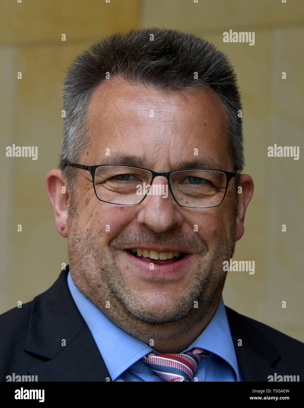 Kiel, Deutschland. 24 Apr, 2019. Stefan Studt, Geschäftsführer der Bundesgesellschaft für Endlagerung im Landeshaus. In Kiel, eine bundesweite Reihe von Informationsveranstaltungen auf die Suche nach einem Endlager für hochradioaktive Abfälle wird in den Abend starten. Credit: Carsten Rehder/dpa/Alamy leben Nachrichten Stockfoto