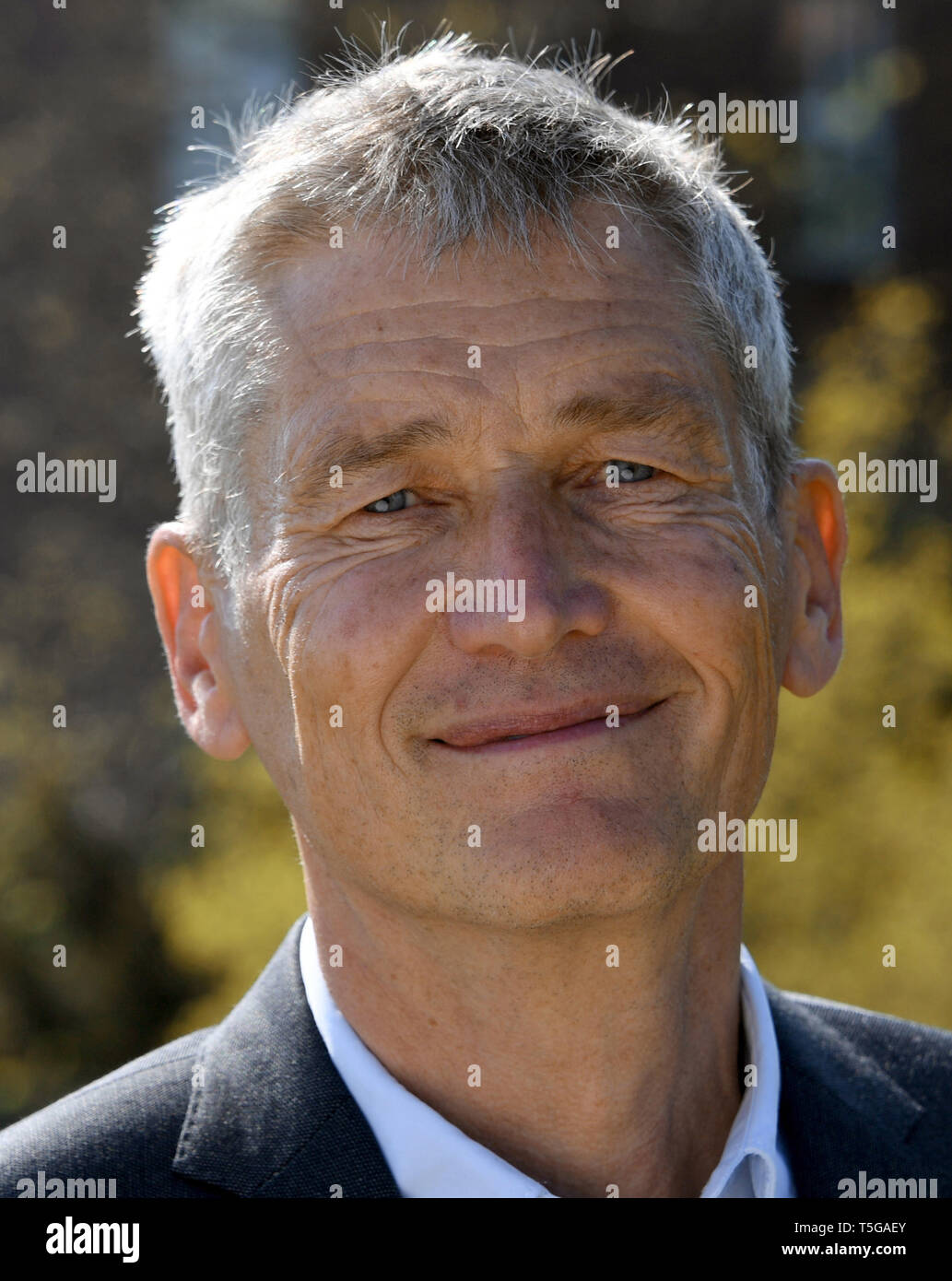 Kiel, Deutschland. 24 Apr, 2019. Wolfram König, Präsident des Bundesamtes für Nukleare Sicherheit der Entsorgung, steht im Landeshaus. In Kiel, eine bundesweite Reihe von Informationsveranstaltungen auf die Suche nach einem Endlager für hochradioaktive Abfälle wird in den Abend starten. Credit: Carsten Rehder/dpa/Alamy leben Nachrichten Stockfoto