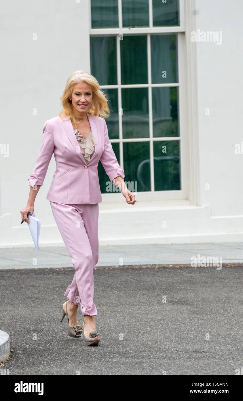 Washington DC, 24. April 2019, USA: Kellyanne Conway, Ratgeber, Präsident Donald J Trumpf hält eine Pressekonferenz des Präsidenten Trump Weigerung, Dokumente, die von verschiedenen Kongressausschüssen im Weißen Haus angefordert wurden Release zu diskutieren. Patsy Lynch/ Stockfoto