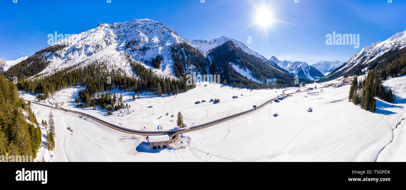 Österreich, Tirol, Kelmen bei namlos Mountain Pass, im Winter, Luftbild Stockfoto