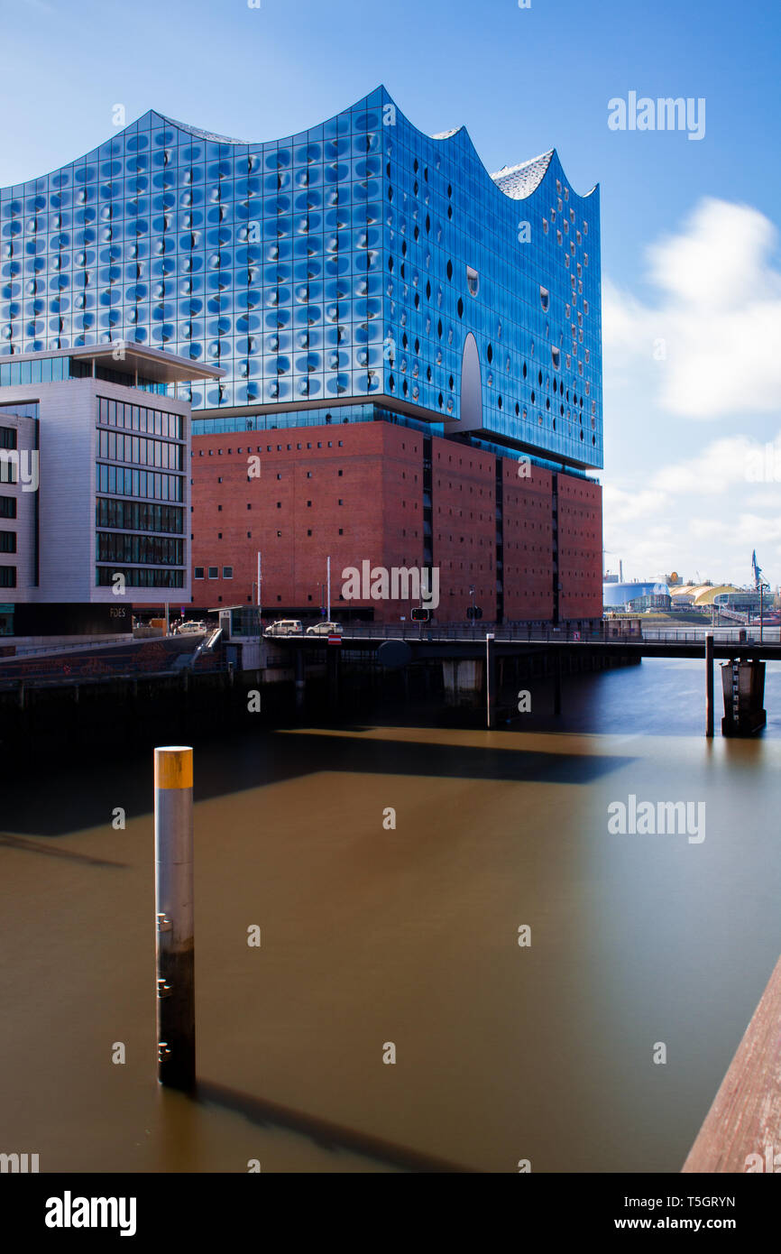 Lange Exposition der Elbphilharmonie in Hamburg, hafencity Stockfoto