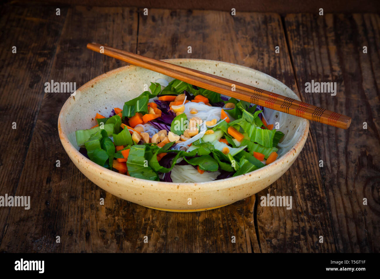 Roter pak choi -Fotos und -Bildmaterial in hoher Auflösung – Alamy