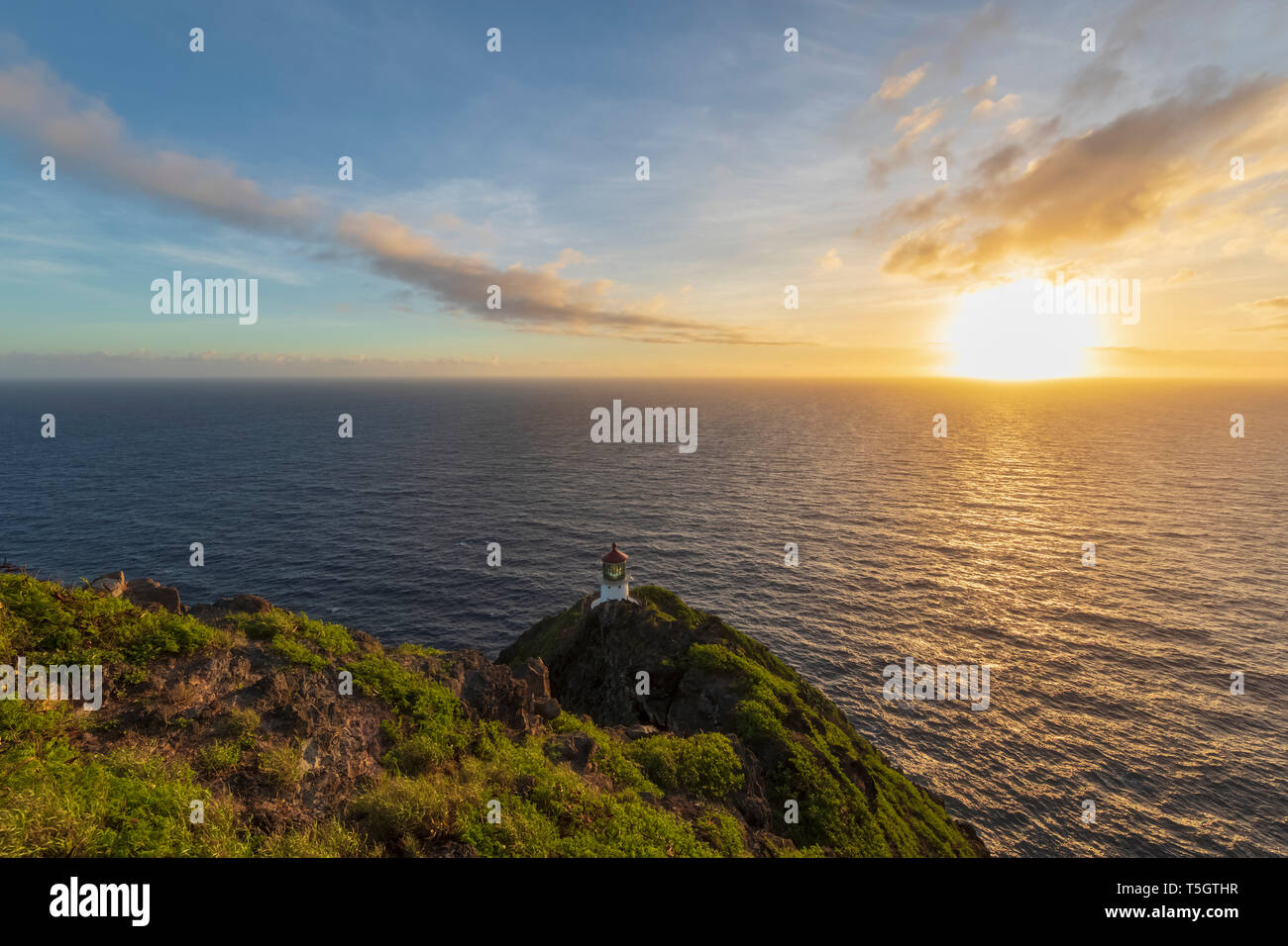 USA, Hawaii, Oahu, Honolulu, Ansicht von Makapu'u Point, Leuchtturm bei Sonnenaufgang Stockfoto