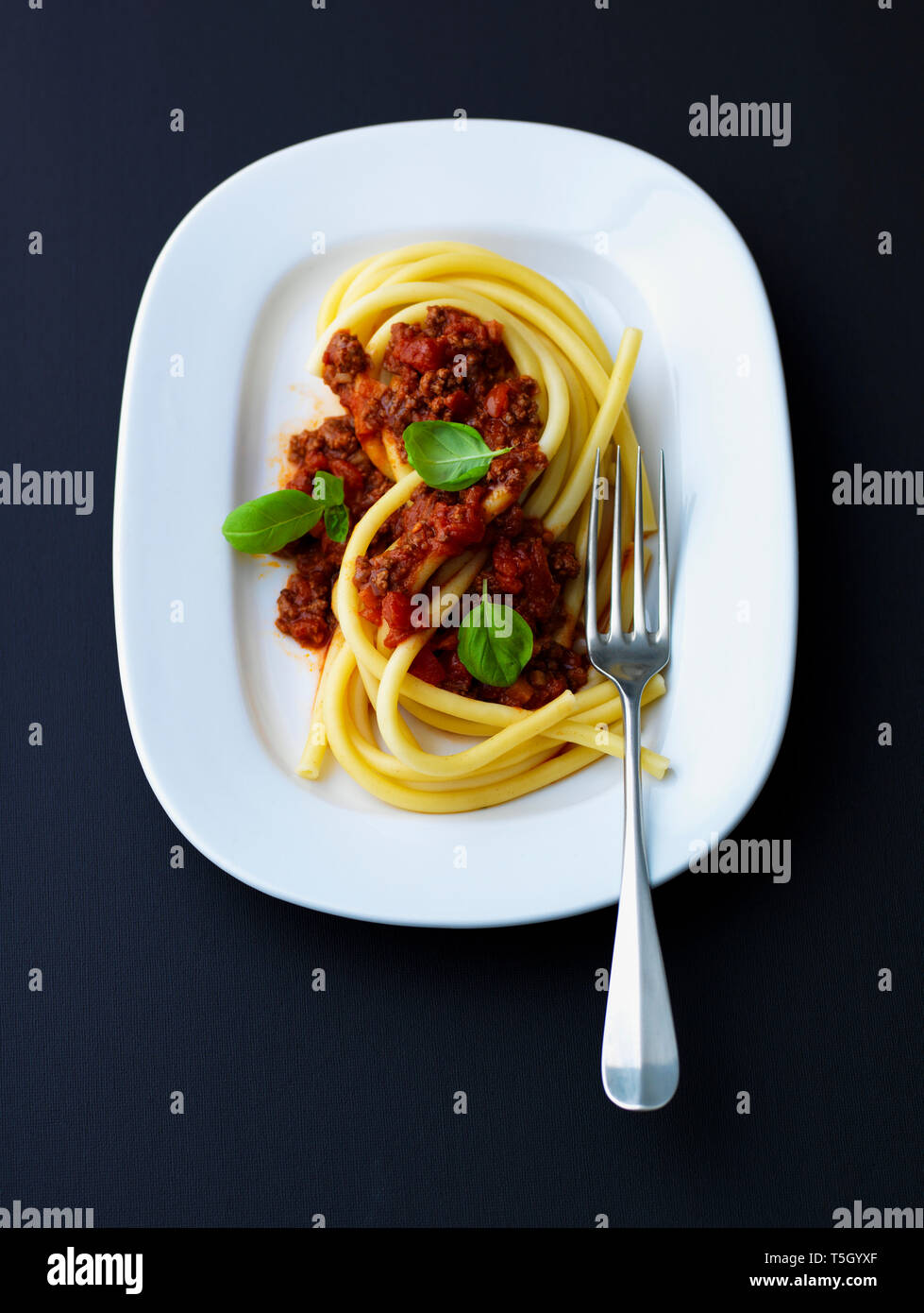 Teller Makkaroni Bolognese Stockfoto