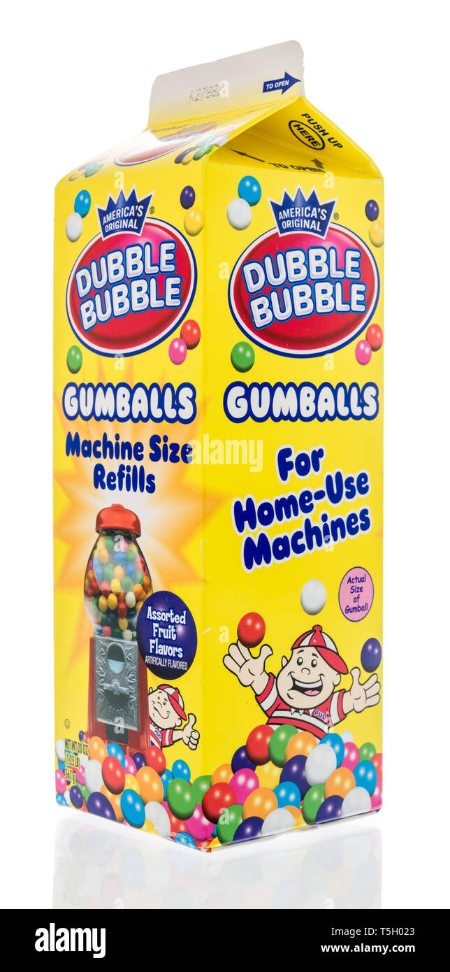 Winneconne, WI - 22. April 2019: ein Paket von Dubble Bubble gumballs auf einem isolierten Hintergrund Stockfoto