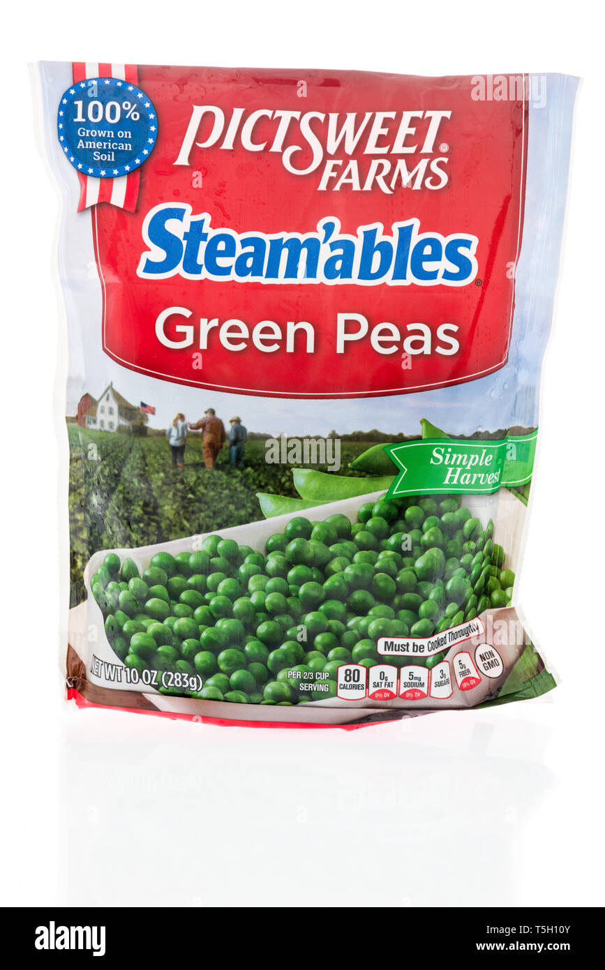 Winneconne, WI - 22. April 2019: ein Paket von Pictsweet Farmen steamables grüne Erbsen gefroren Gemüse auf einem isolierten Hintergrund Stockfoto