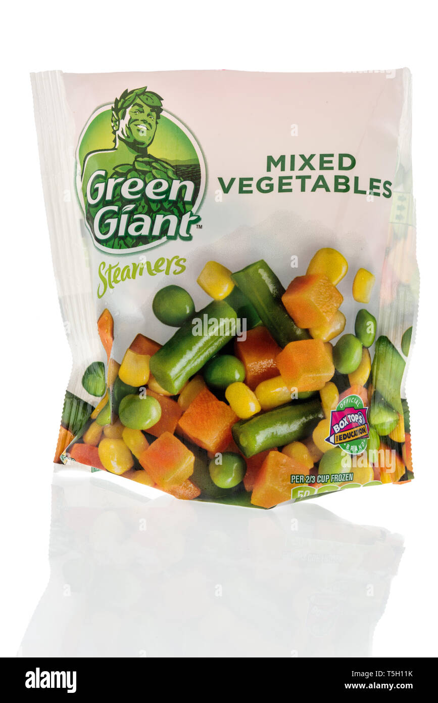 Winneconne, WI - 22. April 2019: ein Paket von grüner Riese Dampfer gemischtes gefrorenes Gemüse auf einem isolierten Hintergrund Stockfoto
