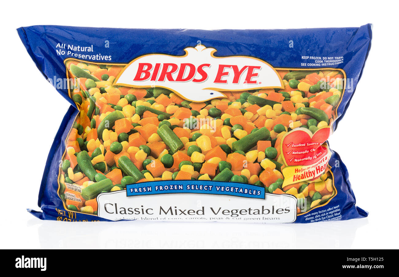 Winneconne, WI - 22. April 2019: ein Paket von Birds Eye classic Gemischtes gefrorenes Gemüse auf einem isolierten Hintergrund Stockfoto