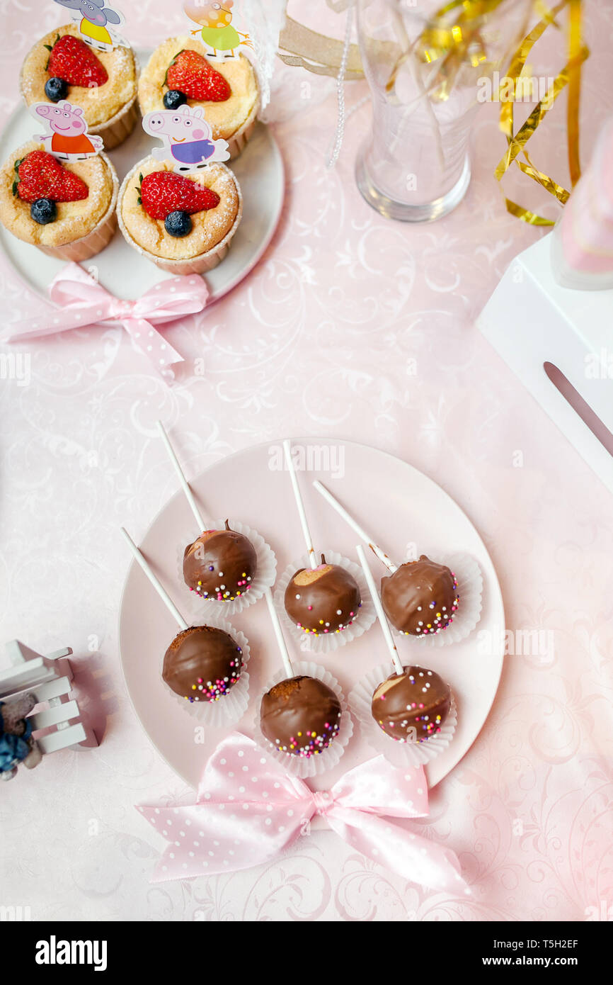 Schokolade Lutscher am Dessert Tabelle Stockfoto