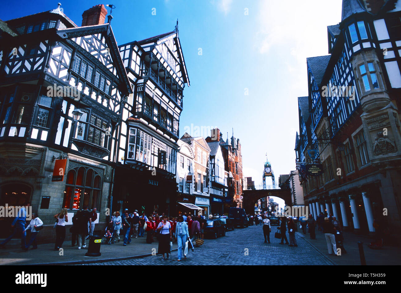 Eastgate Street und Uhr, die Zeilen, Chester, England Stockfoto