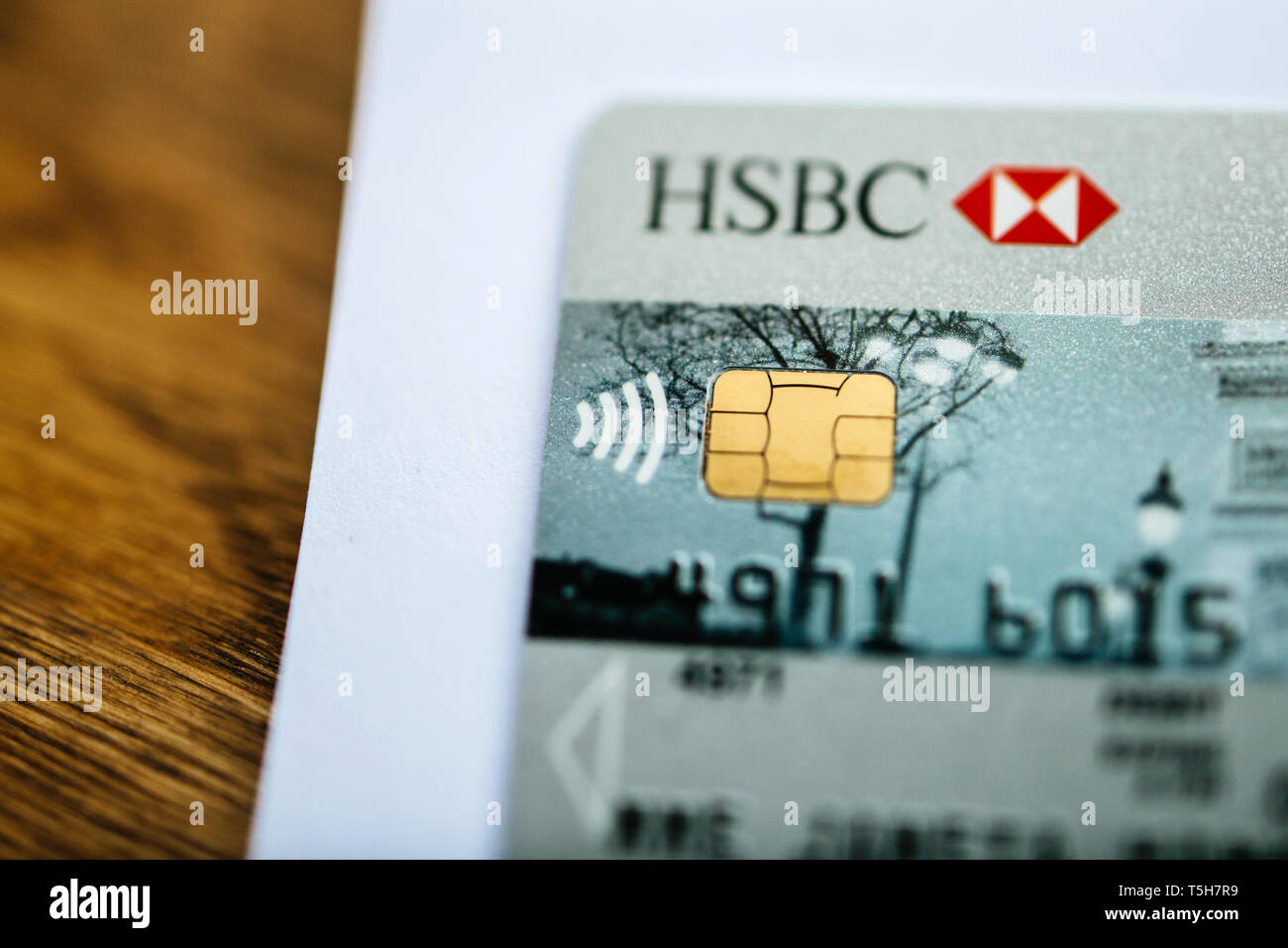 visa karte frankreich Paris Frankreich Apr 9 2017 Makro Nahaufnahme Der Chip Auf Der Neuen Karte Durch Hsbc Franzosische Division Mit Arc De Triumph Auf Der Abdeckung Visa Maestro Stockfoto Bild 244397757 Alamy visa karte frankreich