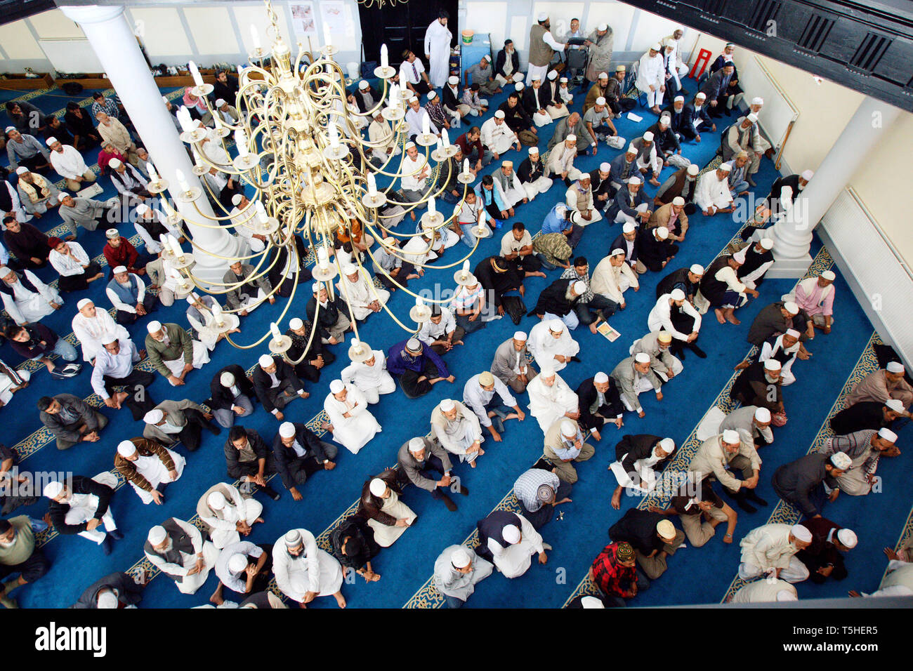 Das Freitagsgebet in der Moschee, Brick Lane, East London. 3. September 2010. Stockfoto