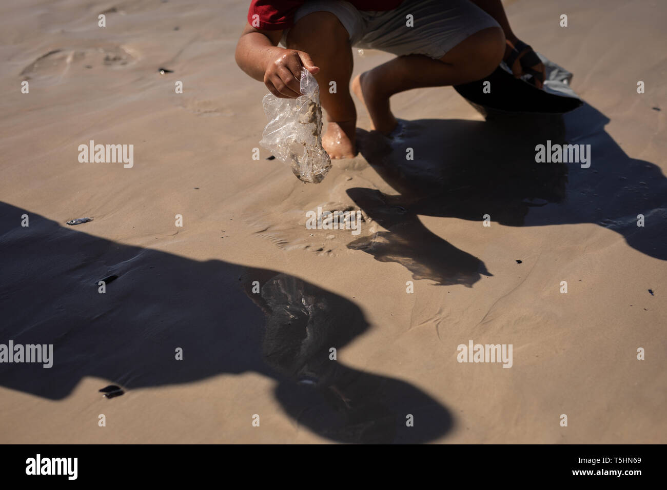 Freiwillige Reinigung Strand an einem sonnigen Tag Stockfoto